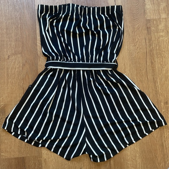 NWT romper stripped - Picture 2 of 4
